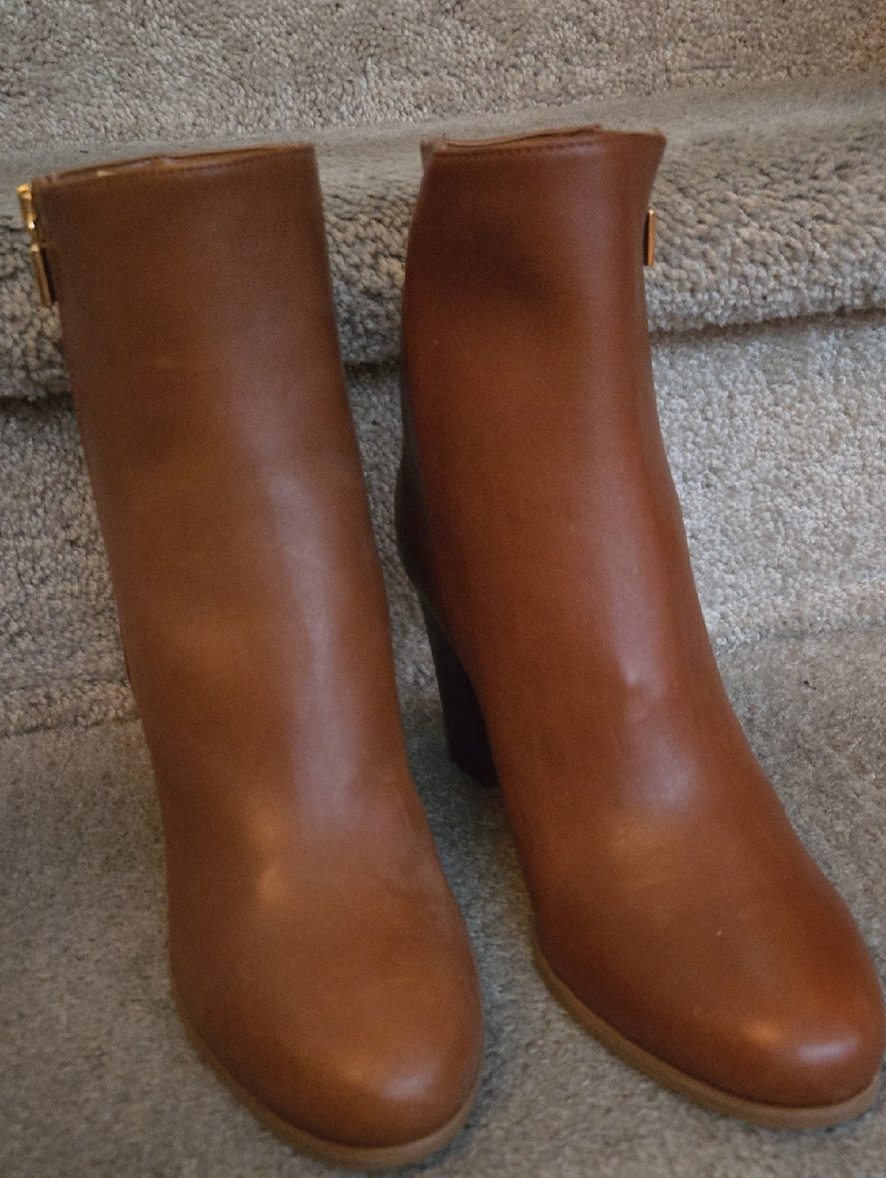 NEW MICHAEL KORS SZ. 8M BEIGE ZIPPERED ANKLE BOOTS - Picture 2 of 5